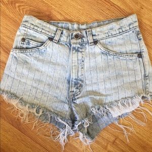 Vintage Levi’s high waisted shorts